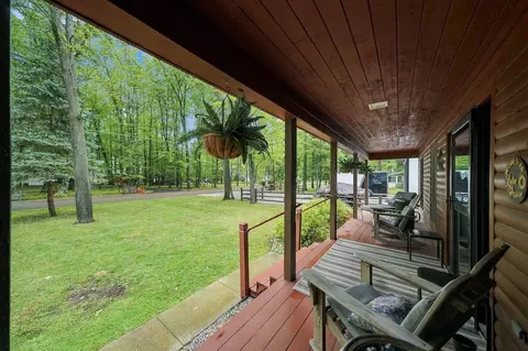 Exterior - 215 Cardinal Ave, Roscommon, MI 48653 photo 2 of 8