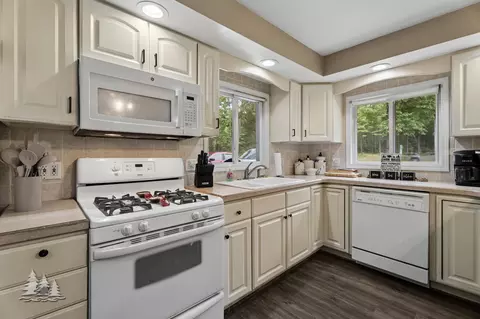 Kitchen - 3070 S Mount Tom Rd, Mio, MI 48647 photo 2 of 3