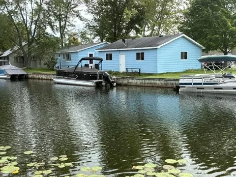12742 E Houghton Lake Dr, Houghton Lake, MI 48629