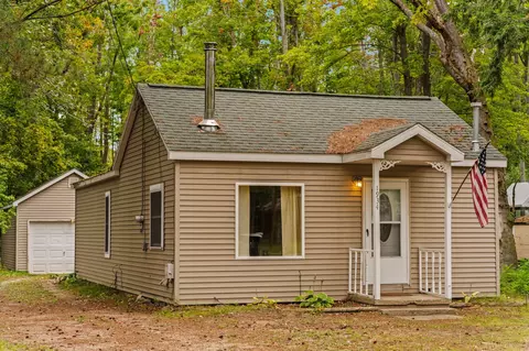 1934 John St, Gaylord, MI 49735
