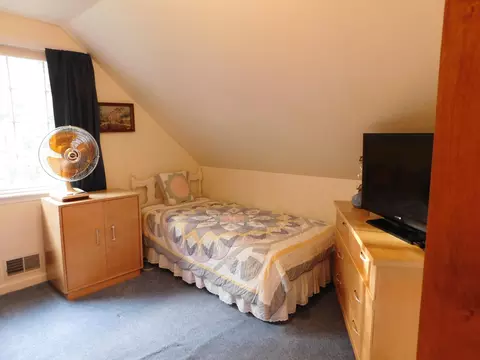 Bedroom - 286 E M-72 Hwy, Grayling, MI 49738 photo 7 of 8