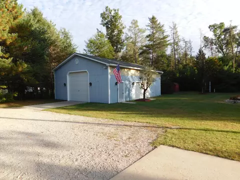 Exterior - 286 E M-72 Hwy, Grayling, MI 49738 photo 20 of 25