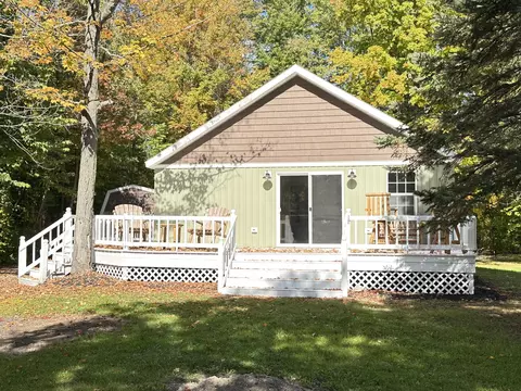 124 Mary Rd, Houghton Lake, MI 48629