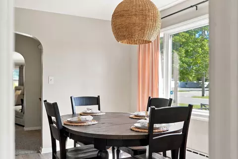 Dining - 909 Brooks St, Roscommon, MI 48653 photo 2 of 4