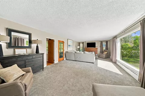 Living - 909 Brooks St, Roscommon, MI 48653 photo 3 of 6