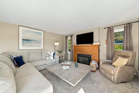 Living - 909 Brooks St, Roscommon, MI 48653 photo 2 of 6