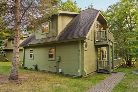 850 Golf Cottage Dr, Lewiston, MI 49756