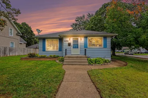 2056 Arnold Ave, Wyoming, MI 49418