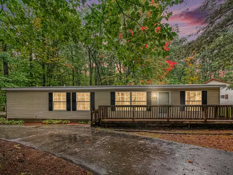 308 Silverhill Dr, Houghton Lake, MI 48629