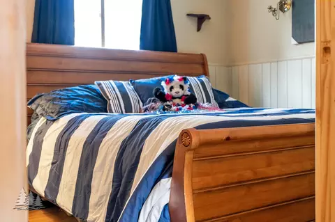 Bedroom - 1725 Fleming Rd, Lewiston, MI 49756 photo 7 of 7