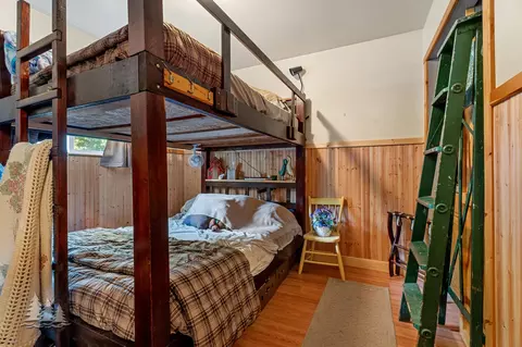 Bedroom - 1725 Fleming Rd, Lewiston, MI 49756 photo 4 of 7