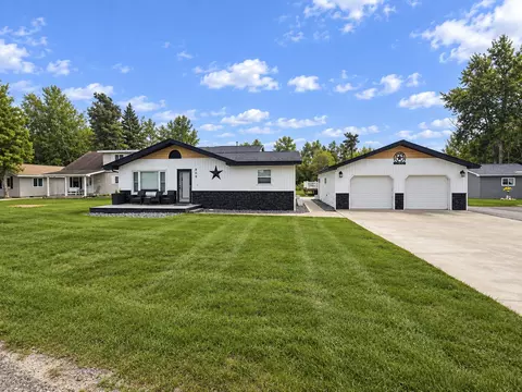 809 Iroquois Ave, Prudenville, MI 48651