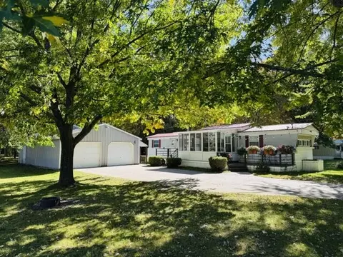 4844 N Higgins Lake Rd, Houghton Lake, MI 48629