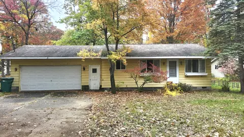 206 Chippewa Trl, Prudenville, MI 48651