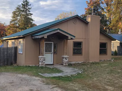 1207 Hollywood Dr, Saint Helen, MI 48656