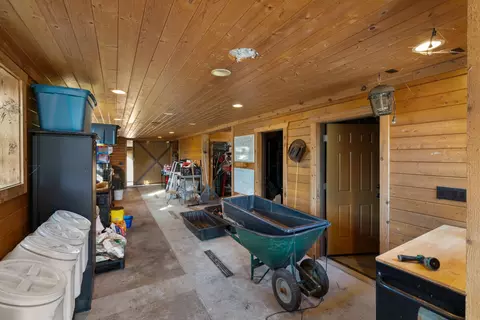 Entry Way - 10522 Rotter Rd, Alanson, MI 49706 photo 4 of 7