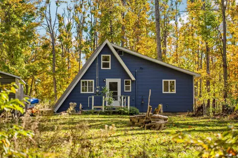 3432 Coolwater Ave, Johannesburg, MI 49751
