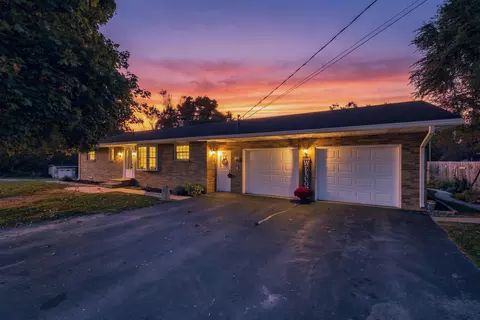 308 Hazen Ella Dr, Houghton Lake, MI 48629