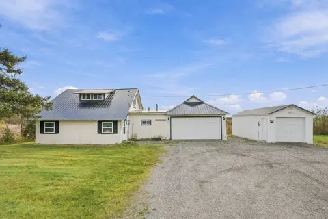 10205 W Lake City Rd, Houghton Lake, MI 48629
