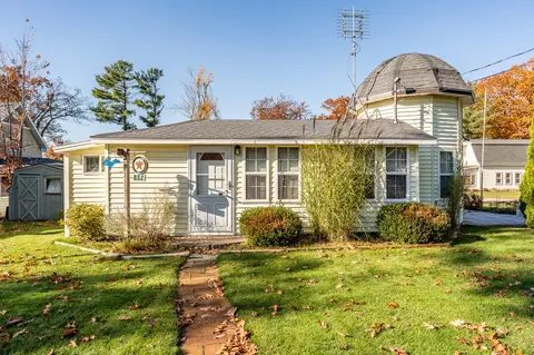 882 Oakwood Ave, Gaylord, MI 49735