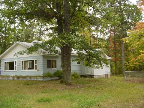 10237 Washington Ave, Grayling, MI 49738 photo 2