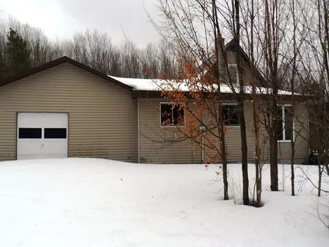 338 E Thumb Lake Rd, Vanderbilt, MI 49795 photo 3