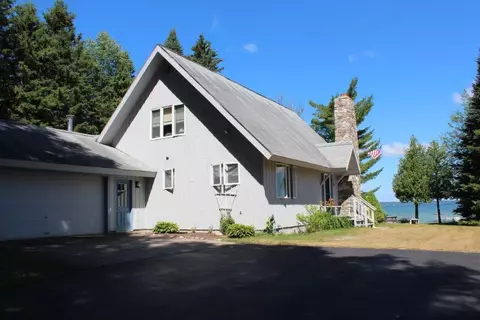 819 Needle Point Dr, Cheboygan, MI 49721 photo 3