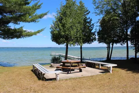 819 Needle Point Dr, Cheboygan, MI 49721 photo 2
