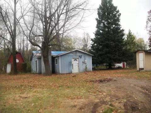 3025 Lewis Dr, Lupton, MI 48635 photo 1
