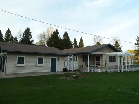 8430 E Foote Rd, Cheboygan, MI 49721 photo 2
