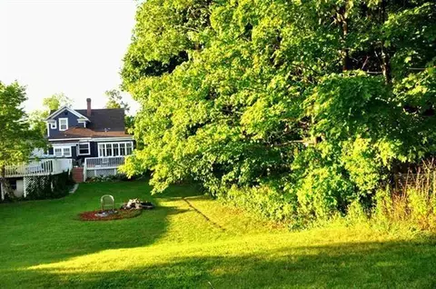 511 Jackson St, Petoskey, MI 49770 photo 2