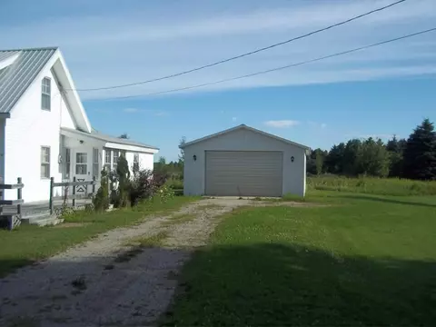 2507 E State St, Cheboygan, MI 49721 photo 2