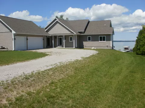 1015 Needle Point Drive Cheboygan Mi 49721 Dr, Cheboygan, MI 49721 photo 5