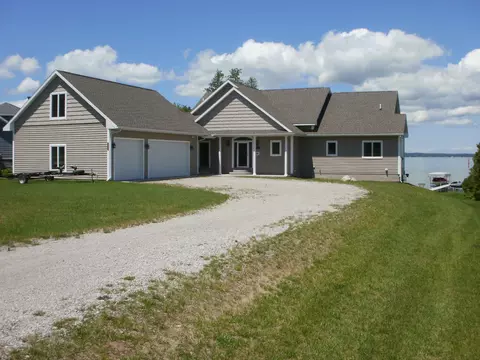 1015 Needle Point Drive Cheboygan Mi 49721 Dr, Cheboygan, MI 49721 photo 4