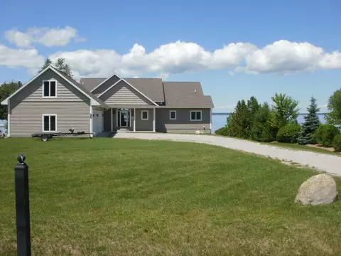 1015 Needle Point Drive Cheboygan Mi 49721 Dr, Cheboygan, MI 49721 photo 1