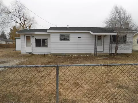 304 Scott St, Grayling, MI 49738 photo 1