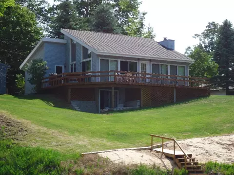 5530 Chestnut Cheboygan Mi 49721, Cheboygan, MI 49721