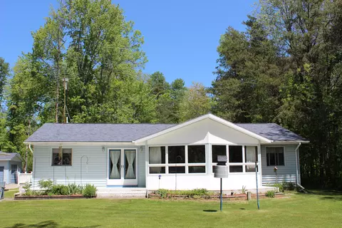 8202 Devils Elbow Dr, Brutus, MI 49716 photo 3