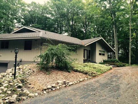 150 Farmbrook Ln, Gaylord, MI 49735 photo 4