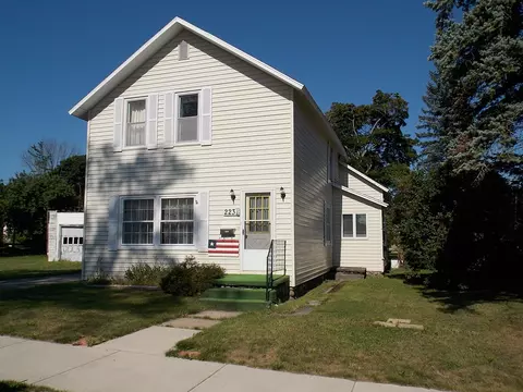 223 N E St, Cheboygan, MI 49721 photo 2