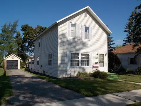 223 N E St, Cheboygan, MI 49721 photo 1