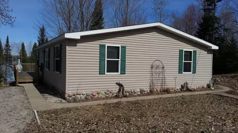 15544 Lakeview Dr, Wolverine, MI 49799 photo 3