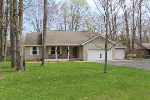 8562 Ridgeway Rd, Petoskey, MI 49770 photo 2