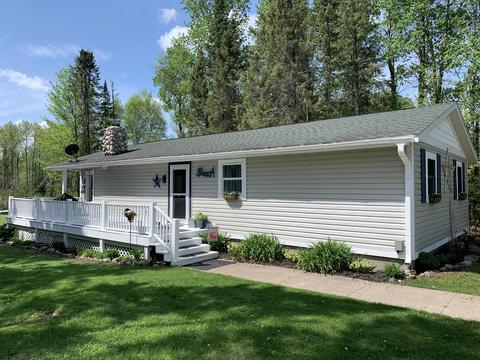 15190 Lakeview Dr, Wolverine, MI 49799 photo 2