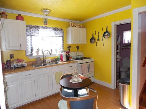 324 E State St, Cheboygan, MI 49721 photo 3