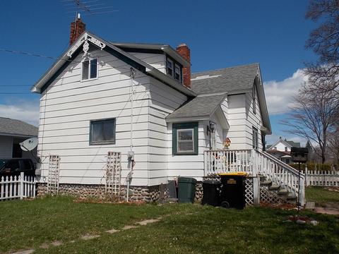 324 E State St, Cheboygan, MI 49721 photo 2
