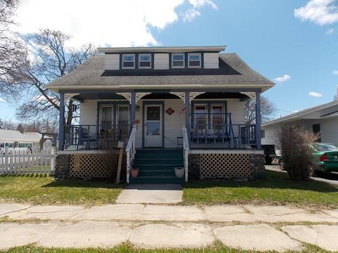 324 E State St, Cheboygan, MI 49721 photo 1