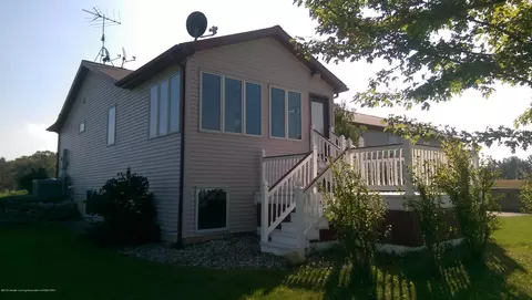 13800 Upton, Bath, MI 48808 photo 2