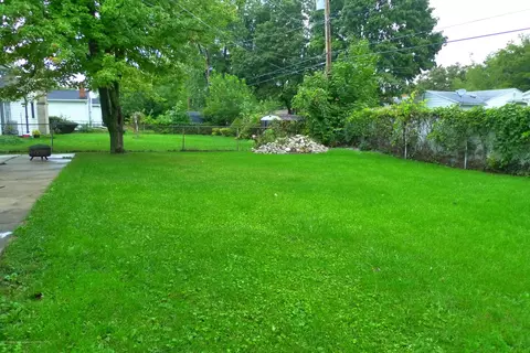 4106 Windward Dr, Lansing, MI 48911 photo 2
