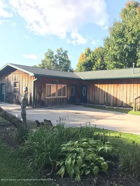 227 N Garfield St, Maple Rapids, MI 48853 photo 1